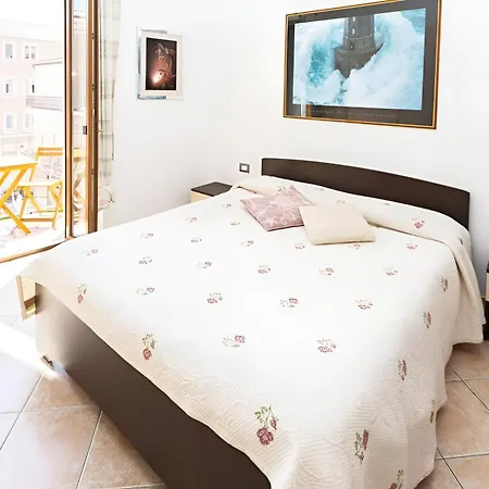 Splendido Appartamento In Pieno Centro Dell'Isola La Maddalena  Buitenkant foto
